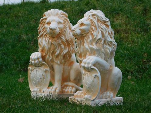 Set Leeuwen met Schild - 52 cm - Polystone, Tuin en Terras, Tuinbeelden, Dierenbeeld, Kunststof, Ophalen of Verzenden