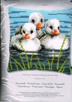 Cado vervaco borduurpakket kussen, 3 eendjes in het water, Ophalen of Verzenden, Nieuw, Handborduren, Borduurpakket