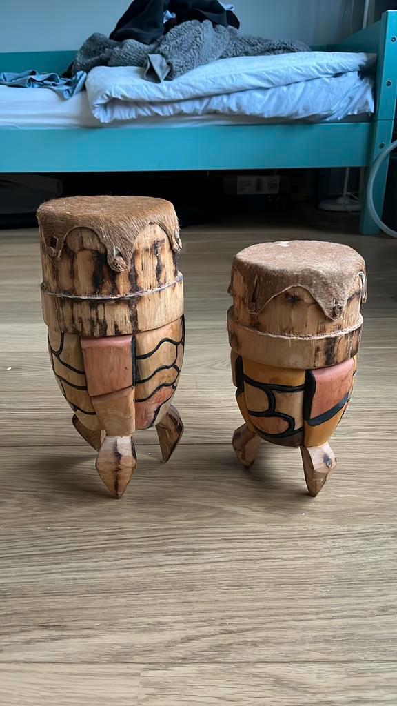 Afrikaanse trommel handgemaakte decoratie met echte huid, Huis en Inrichting, Krukjes, Zo goed als nieuw, Hout, Ophalen of Verzenden