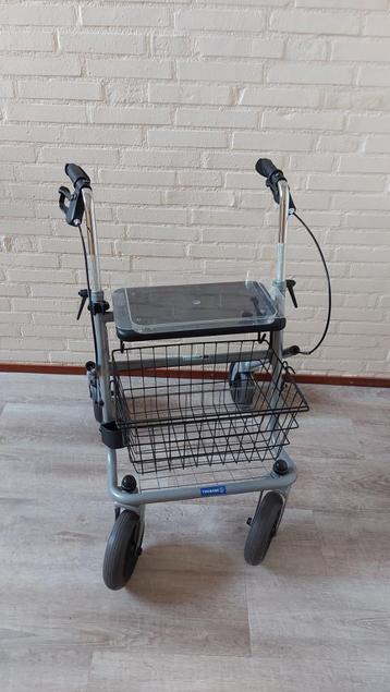 Rollator Quatro zgan met mandje en dienblad. Incl. stokhoude beschikbaar voor biedingen