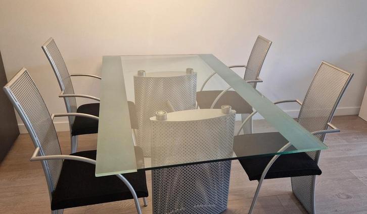 Design tafel - RVS stoelen onderstel + massief gehard glas, Huis en Inrichting, Tafels | Eettafels, Zo goed als nieuw, 100 tot 150 cm