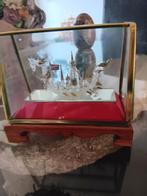 Te koop Chinese kristallen draken boot in vitrine kastje, Antiek en Kunst, Antiek | Glas en Kristal, Ophalen of Verzenden
