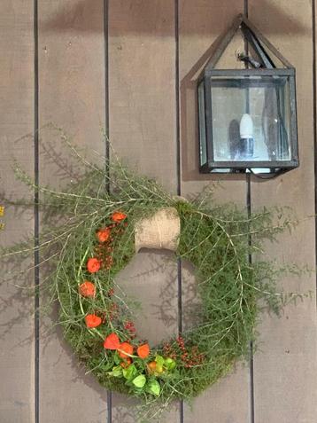 Decoratieve Krans met Lampionplantjes beschikbaar voor biedingen