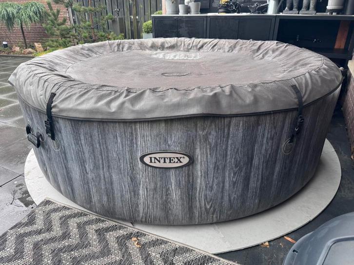 Intex PureSpa Greywood 6 persoons jacuzzi - Gebruikt, Tuin en Terras, Bubbelbaden en Hottubs, Gebruikt, Opblaasbaar, Afdekzeil