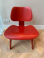 Hele mooie plywood LCW chair van Eames, Huis en Inrichting, Ophalen, Zo goed als nieuw, Rood, Eén