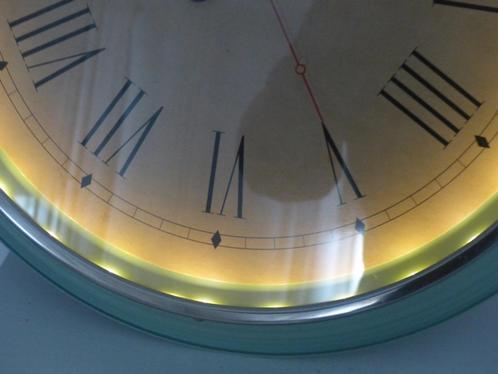 Ikea wandklok BRAVUR, mint groen. Met licht erin. 59 cm., Huis en Inrichting, Woonaccessoires | Klokken, Zo goed als nieuw, Wandklok