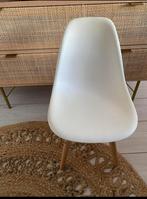 Kinderstoel wit met houten poten, Huis en Inrichting, Stoelen, Ophalen of Verzenden, Gebruikt, Wit, Eén
