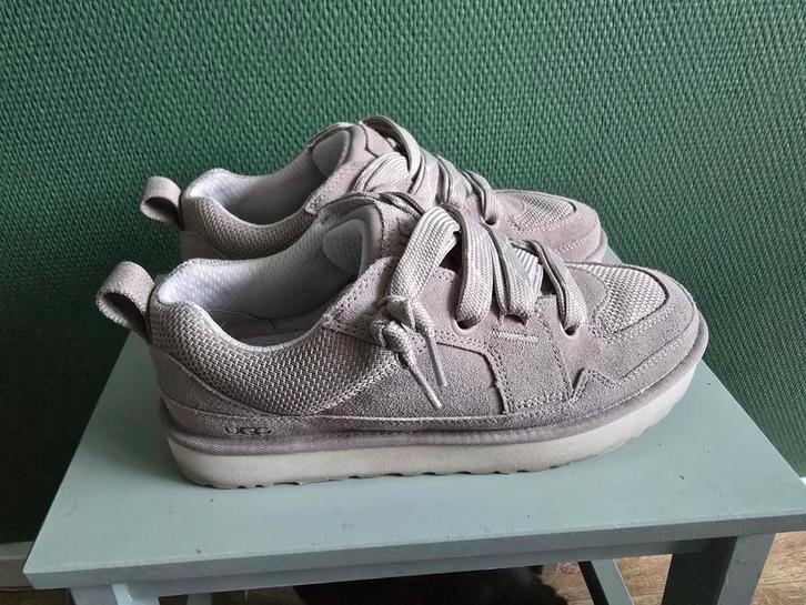 UGG Lowmel Grijs Maat 40 - Nette Staat, Kleding | Dames, Schoenen, Zo goed als nieuw, Sneakers of Gympen, Grijs, Ophalen of Verzenden