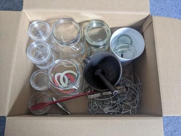 Weckpotten, metalen vijzel, en enkele andere keukenspullen beschikbaar voor biedingen