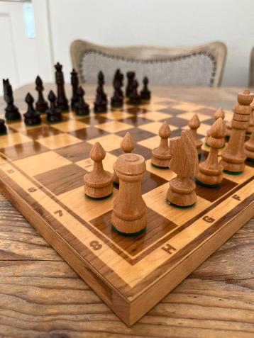 Schaakbord met schaakstenen set schaken chess      