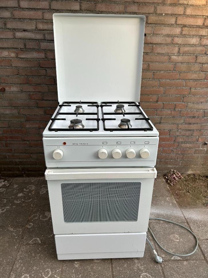 Mooie Etna gasfornuis vrijstaand goed onderhouden 4 pits!, Witgoed en Apparatuur, Fornuizen, Gebruikt, Vrijstaand, Gas, 4 kookzones