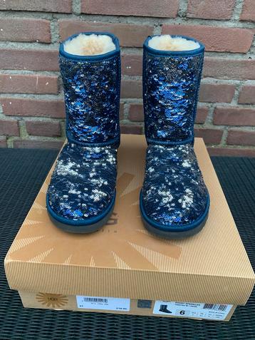  Dames laarzen, UGG’s, type 'Classic Short Sparkles’, Mt 37  beschikbaar voor biedingen