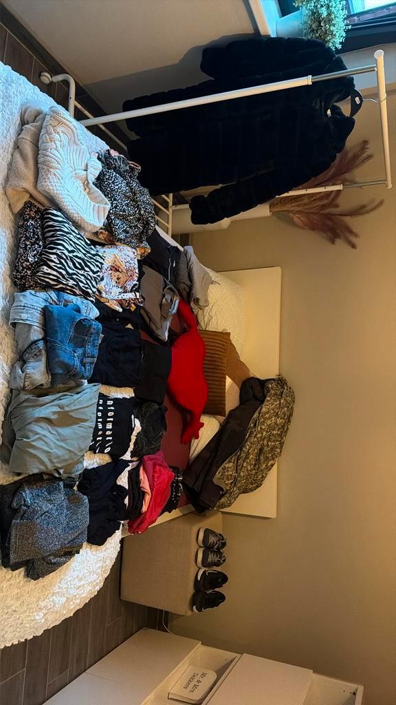 Dames en heren kleding pakket ook met merk kleding, Kleding | Dames, Dames-kledingpakketten, Gedragen, Maat 42/44 (L), Ophalen of Verzenden
