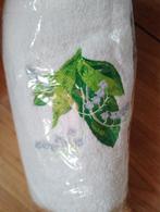 Witte Handdoek met Bloemenborduurwerk, Ophalen of Verzenden, Nieuw, Wit, Handdoek