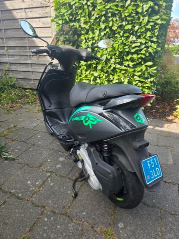 Zip 50cc 2012 snor beschikbaar voor biedingen