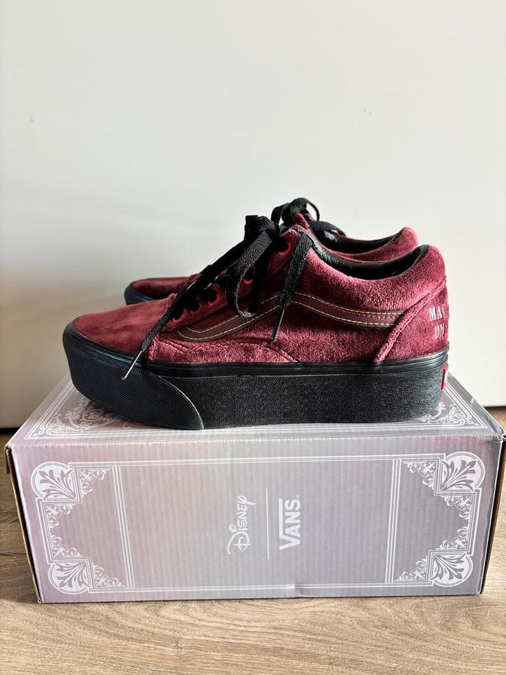 Vans x Disney “Poison Apple” Old Skool Stackform - Maat 39, Kleding | Dames, Schoenen, Zo goed als nieuw, Sneakers of Gympen, Rood