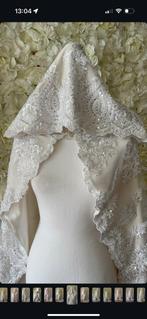 Bridal cape volbewerkt met binnenvoering, Kleding | Dames, Trouwkleding en Trouwaccessoires, Ophalen of Verzenden, Zo goed als nieuw