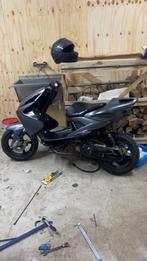 Yamaha aerox 70cc, Fietsen en Brommers, Ophalen, Zo goed als nieuw, Tweetakt, Aerox