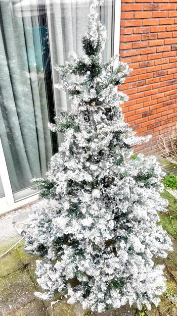 Prachtige kunst kerstboom  beschikbaar voor biedingen