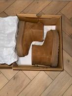 UGG classic platform - Maat 36, Kleding | Dames, Schoenen, Ophalen of Verzenden, Zo goed als nieuw, Bruin, Lage of Enkellaarzen