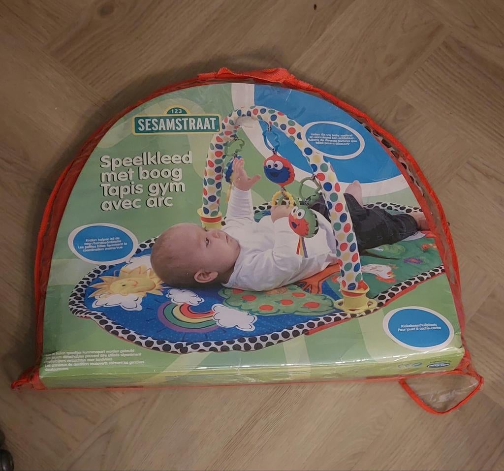 Speelkleed met boog, Ophalen