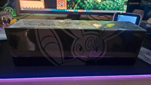 5th anniversary promo box Chinees umbreon strak in seal, Hobby en Vrije tijd, Verzamelkaartspellen | Pokémon, Zo goed als nieuw