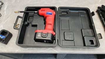 Turbo Accu Compressor met Oplader en Koffer beschikbaar voor biedingen