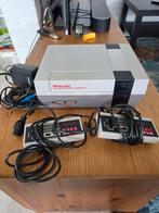 NES (NESE-001) incl 2 controllers + AC Adapter, Spelcomputers en Games, Spelcomputers | Nintendo NES, Ophalen of Verzenden, Zo goed als nieuw