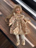 Antieke Porseleinen Pop met Bloemenjurk, Ophalen of Verzenden, Gebruikt, Overige typen