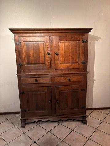 Antieke Eiken Buffetkast in Topstaat beschikbaar voor biedingen