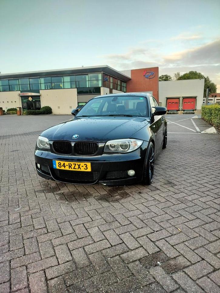 Bmw 120i te koop, Auto's, BMW, Particulier, 1-Serie, Benzine, Coupé, Handgeschakeld, Zwart, Zwart, Leder, Achterwielaandrijving