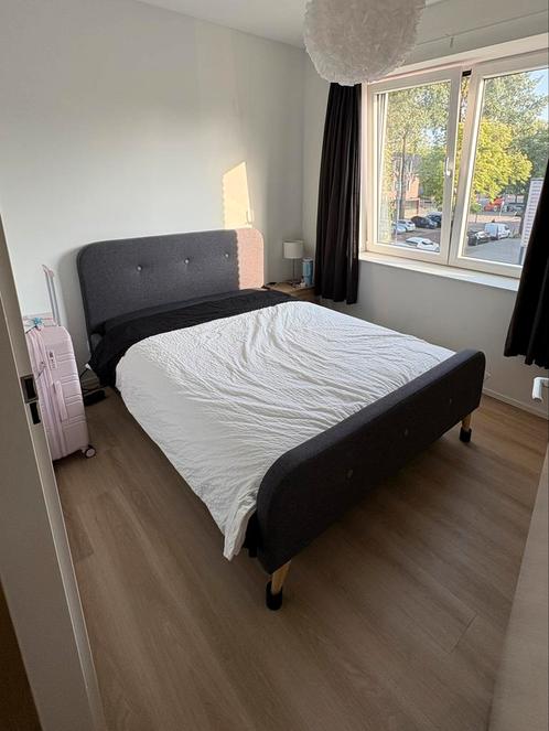 Jysk Kongsberg bedframe 140x200. Incl. lattenbodem., Huis en Inrichting, Slaapkamer | Bedden, Zo goed als nieuw, Tweepersoons
