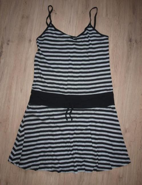 Zwart Grijs Gestreepte Zomerjurk H&M (40), Kleding | Dames, Jurken, Gedragen, Maat 38/40 (M), Zwart, Knielengte, Ophalen of Verzenden