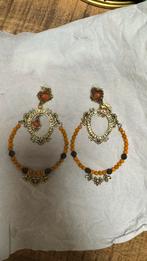 Oorbellen met oranje kralen en gouden details, Overige materialen, Oranje, Ophalen of Verzenden, Met edelsteen