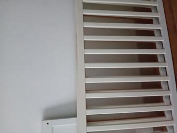 baby/ peuterbed met veilige zijspijlen beschikbaar voor biedingen