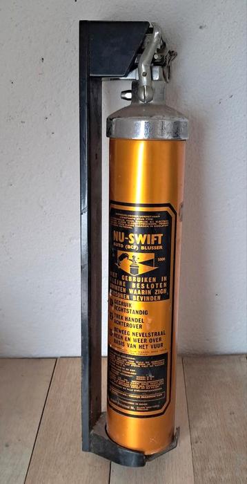 Mooie vintage brandblusser beschikbaar voor biedingen