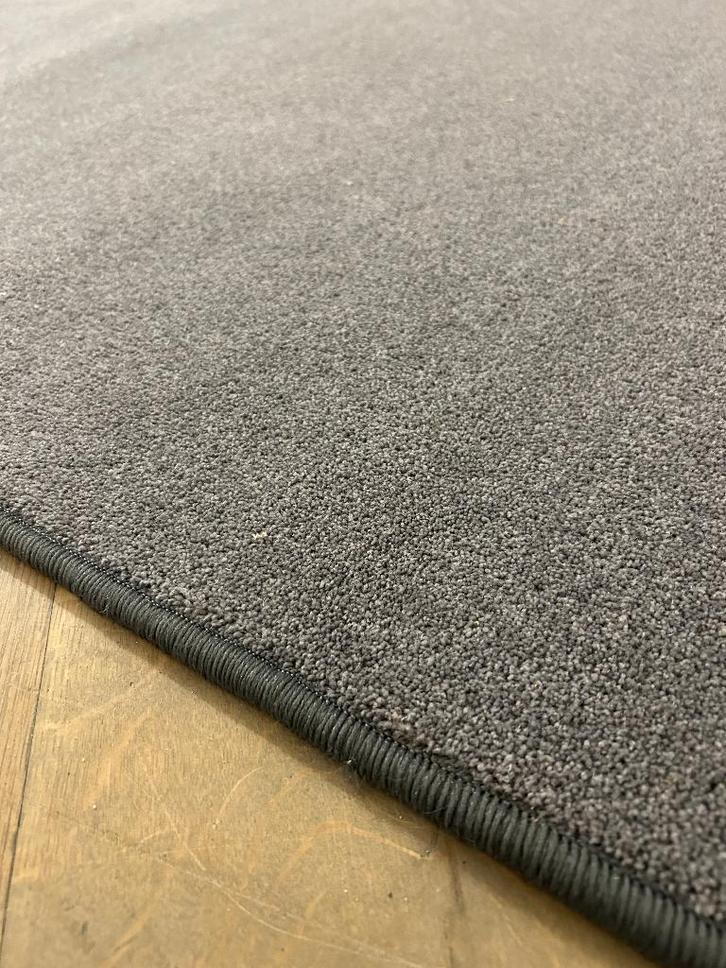 Vloerkleed van engels geweven tapijt 170x170, Huis en Inrichting, Stoffering | Tapijten en Kleden, Nieuw, 150 tot 200 cm, 200 cm of meer