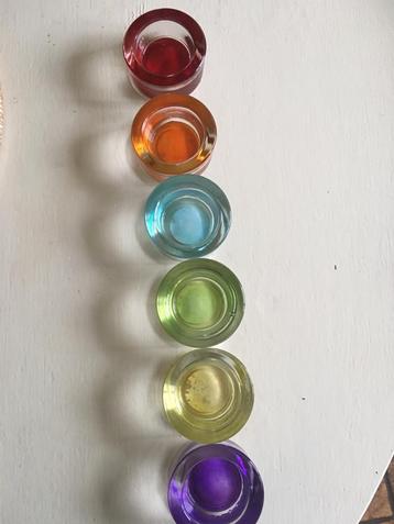6 zwaar glazen waxinehouders in de aurakleuren. beschikbaar voor biedingen