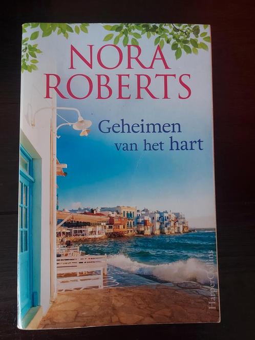 Nora Roberts - Geheimen van het hart, Boeken, Romans, Gelezen, Nederland, Ophalen of Verzenden