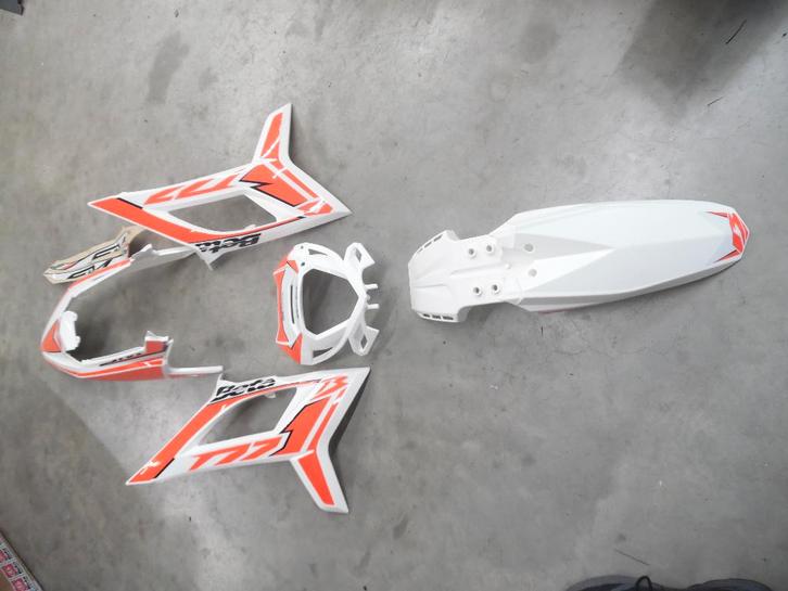 BETA MOTARD & SPORT KAPPENSET BESTICKERD NIEUW WIT/ROOD, Fietsen en Brommers, Brommeronderdelen | Scooters, Nieuw, Beta, Kap, Ophalen of Verzenden