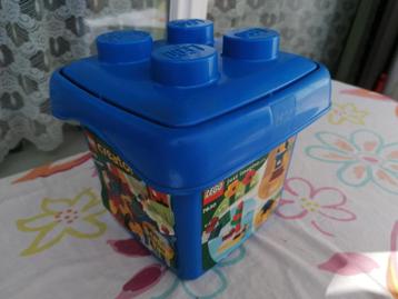 Lego opbergton, afm. Ca.22X22x20cm hoog met deksel, kl.blauw beschikbaar voor biedingen