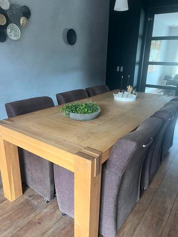 Eiken Eetkamertafel 2,30 lang beschikbaar voor biedingen