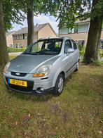 Chevrolet Matiz 1.0 2010 Grijs, Auto's, Voorwielaandrijving, 600 kg, 400 kg, 17 €/maand