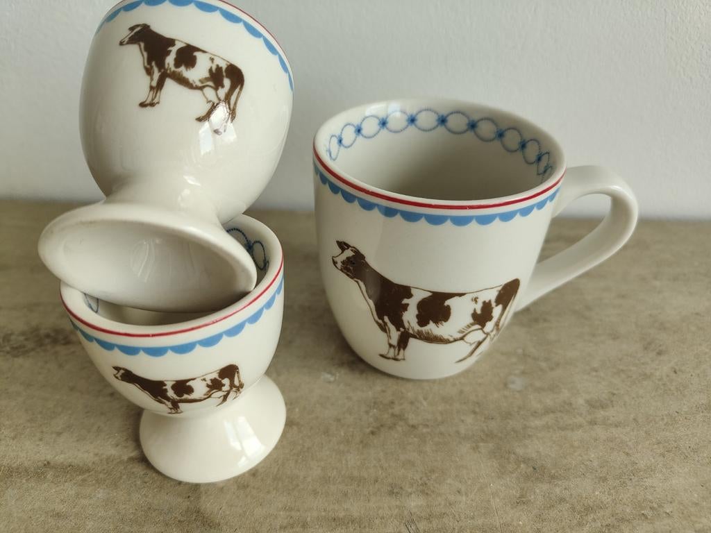 Albert Heijn 2 eierdopjes en mok met afbeelding bruine koe, Ophalen of Verzenden