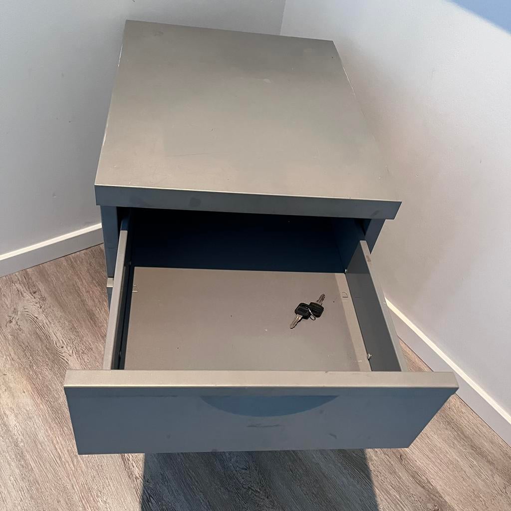 Leuke degelijk mobiel kastje, Huis en Inrichting, Ophalen, Minder dan 50 cm, Zo goed als nieuw, 3 of 4 laden
