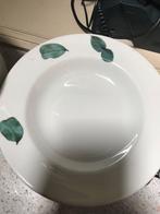 Diepe borden met bladmotief 40 stuks . Nieuwe, Huis en Inrichting, Keuken | Servies, Ophalen, Gebruikt, Keramiek, Bord(en)