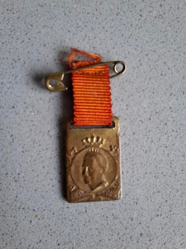 Vintage Speldje Wilhelmina 1948 Oranje Lintje, Verzamelen, Koninklijk Huis en Royalty, Verzenden, Gebruikt, Nederland, Speld(je) of Lepel(tje)