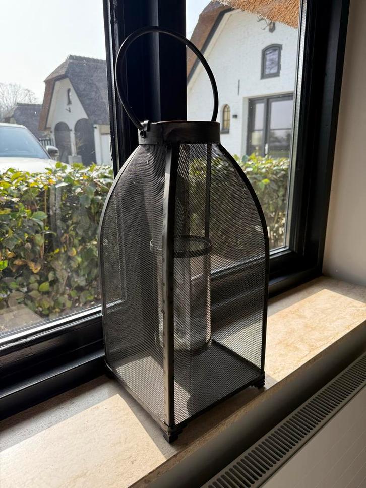 Stijlvol zwart windlicht - perfect voor sfeer in huis, Huis en Inrichting, Woonaccessoires | Kandelaars en Kaarsen, Zo goed als nieuw