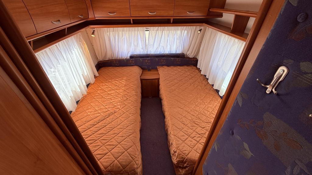 Dethleffs Beduin 540 V bouwjaar 2001 met voortent en luifel, Caravans en Kamperen, Caravans, Schokbreker, Rondzit, Bedrijf, Dethleffs