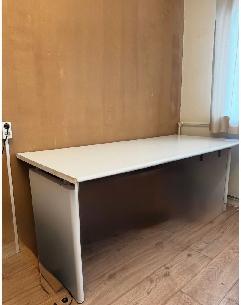 GRATIS groot wit/grijs bureau, werkbank, robuuste kwaliteit, Huis en Inrichting, Bureaus, Ophalen, Gebruikt